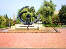 Памятний знак криворіжцям-ліквідаторам аварії на ЧАЕС.JPG